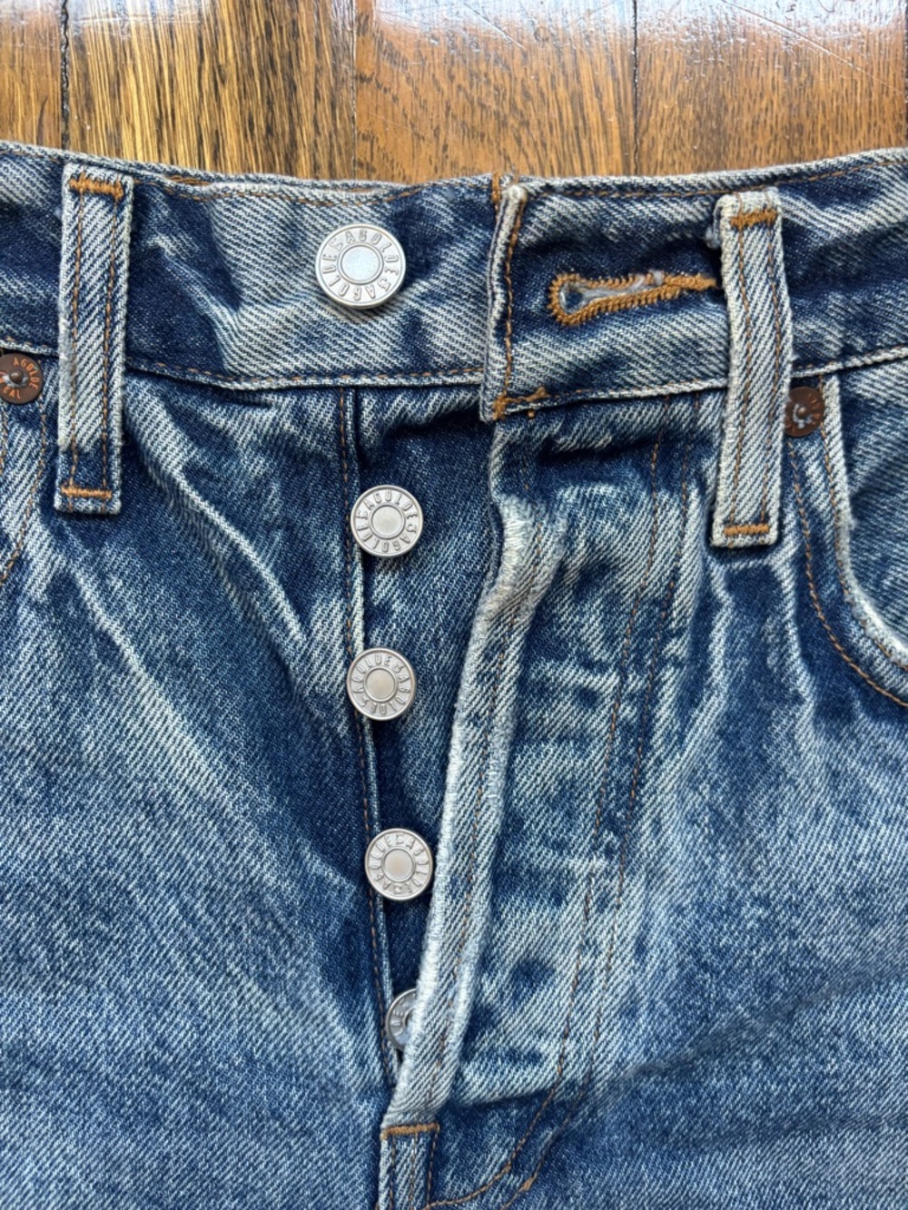 Agolde Riley Denim Short - Picture 2 of 6